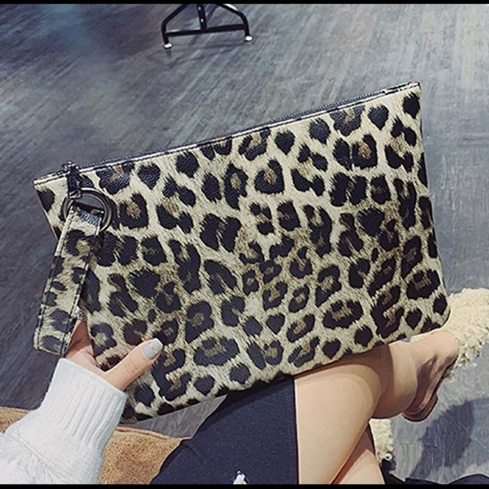 ‎Cute wristlet Leopard Pattern NWT - image 2
